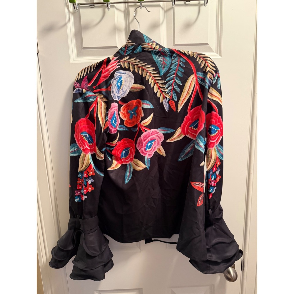 NWT Uoozee Black Floral Statement Blouse w/ Dramatic Ruffle Cuff Women's Size L - Picture 2 of 9